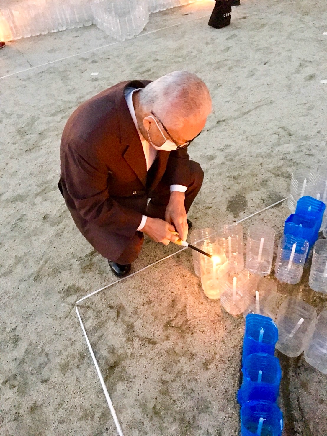 摂津市 ペットボトルアートの制作風景を取材 参加１２団体の光のアートに感動 号外net 摂津 千里丘 南茨木
